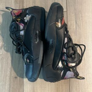 Excellent used condition, barely worn- women’s Nike Air Swoopes II